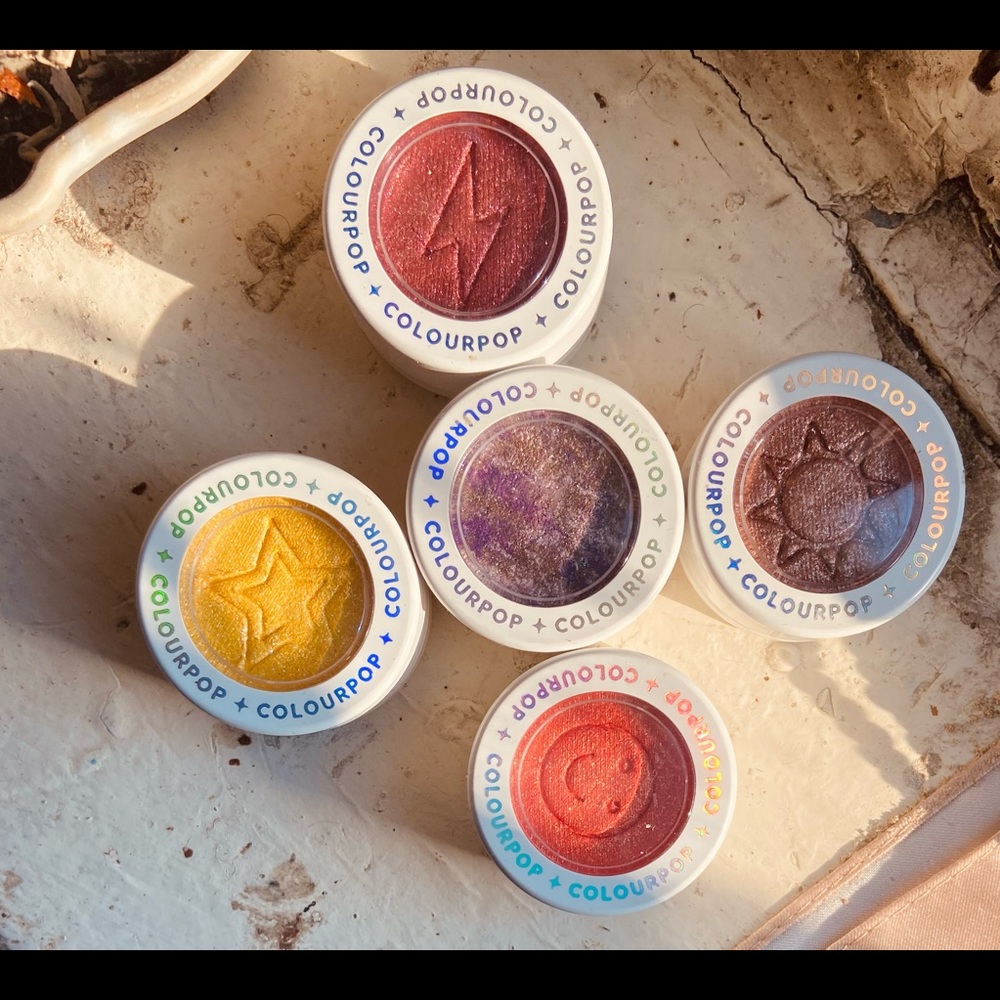 Colourpop vault exclusive in Dozzin